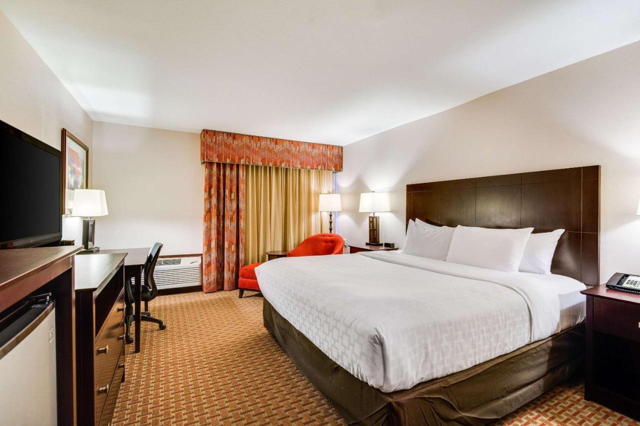 Clarion Convention Center Hotel