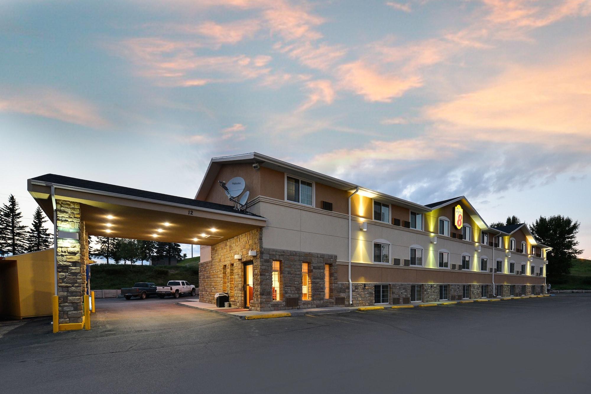 Super 8 By Wyndham Airport Hotel