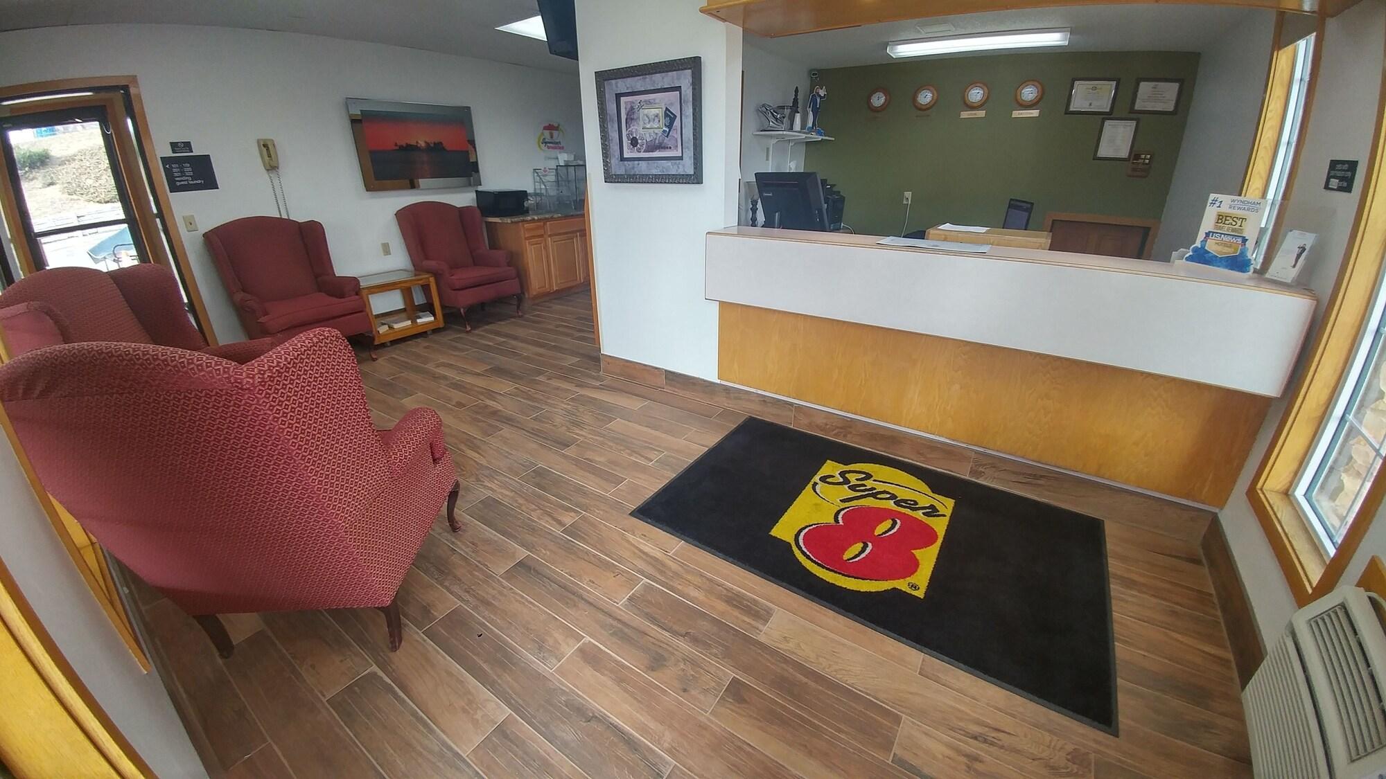 Hotel Super 8 By Wyndham Airport Minot