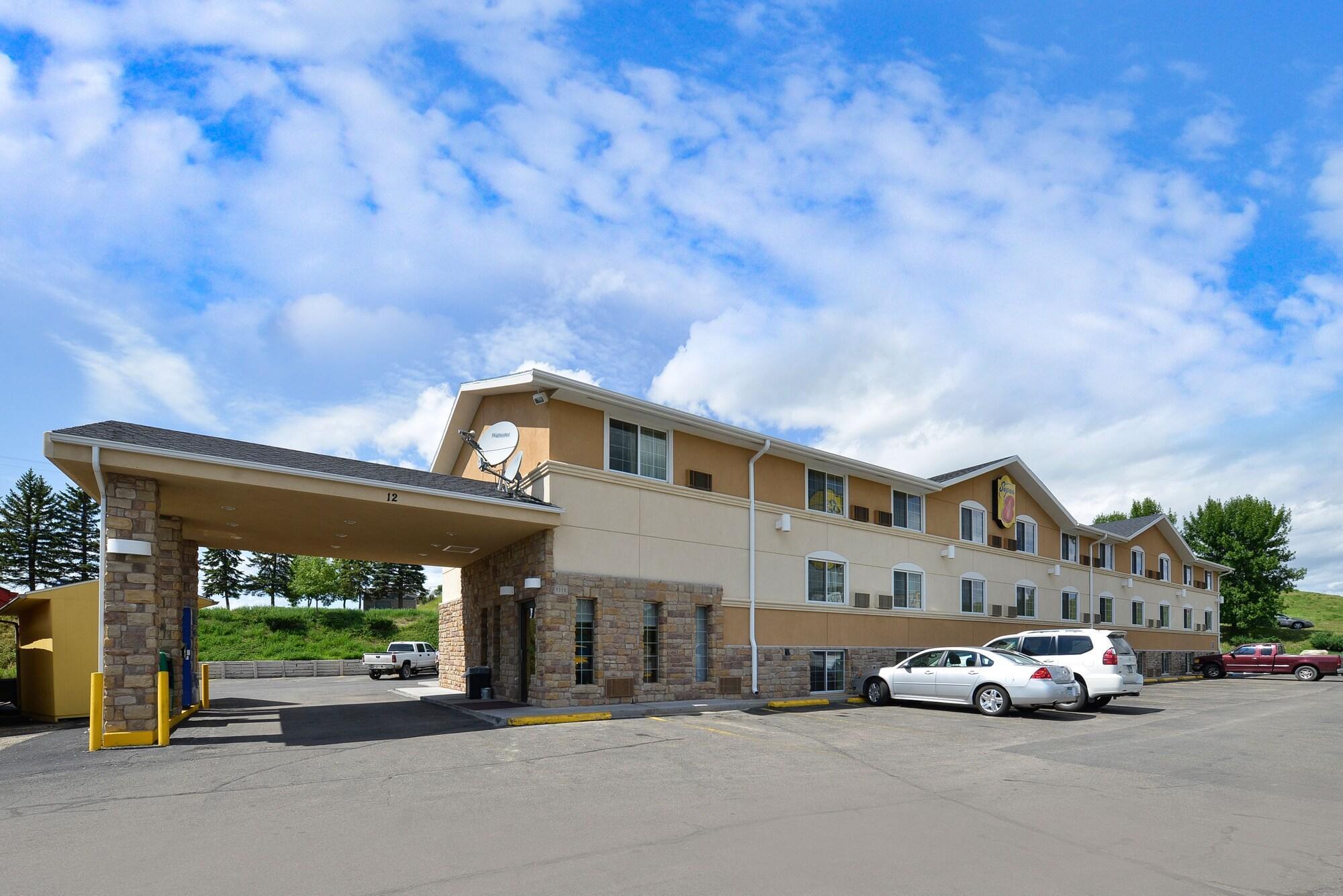 Super 8 By Wyndham Airport Hotel Minot