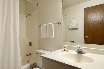 Super 8 By Wyndham Airport 2* Minot