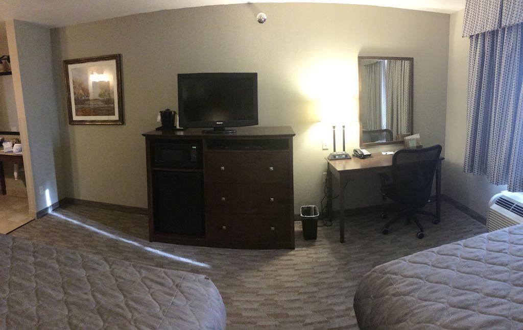 Baymont By Wyndham Hotel Minot