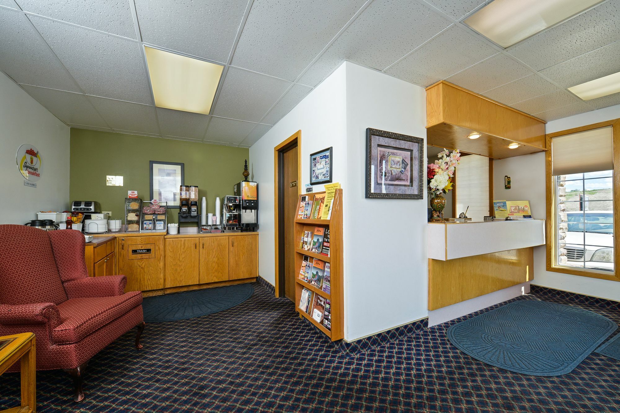 Super 8 By Wyndham Airport Minot