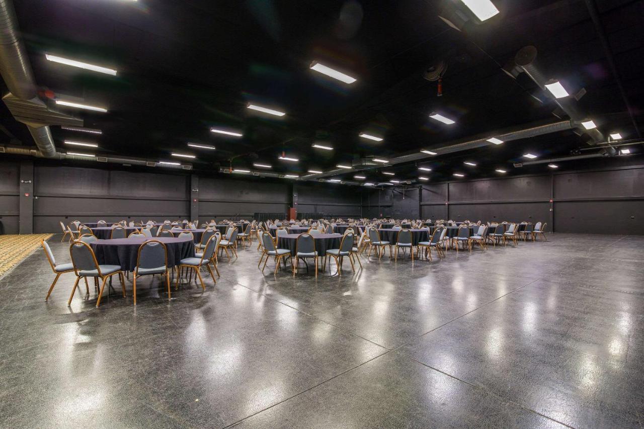 Clarion Convention Center Hotel 3*