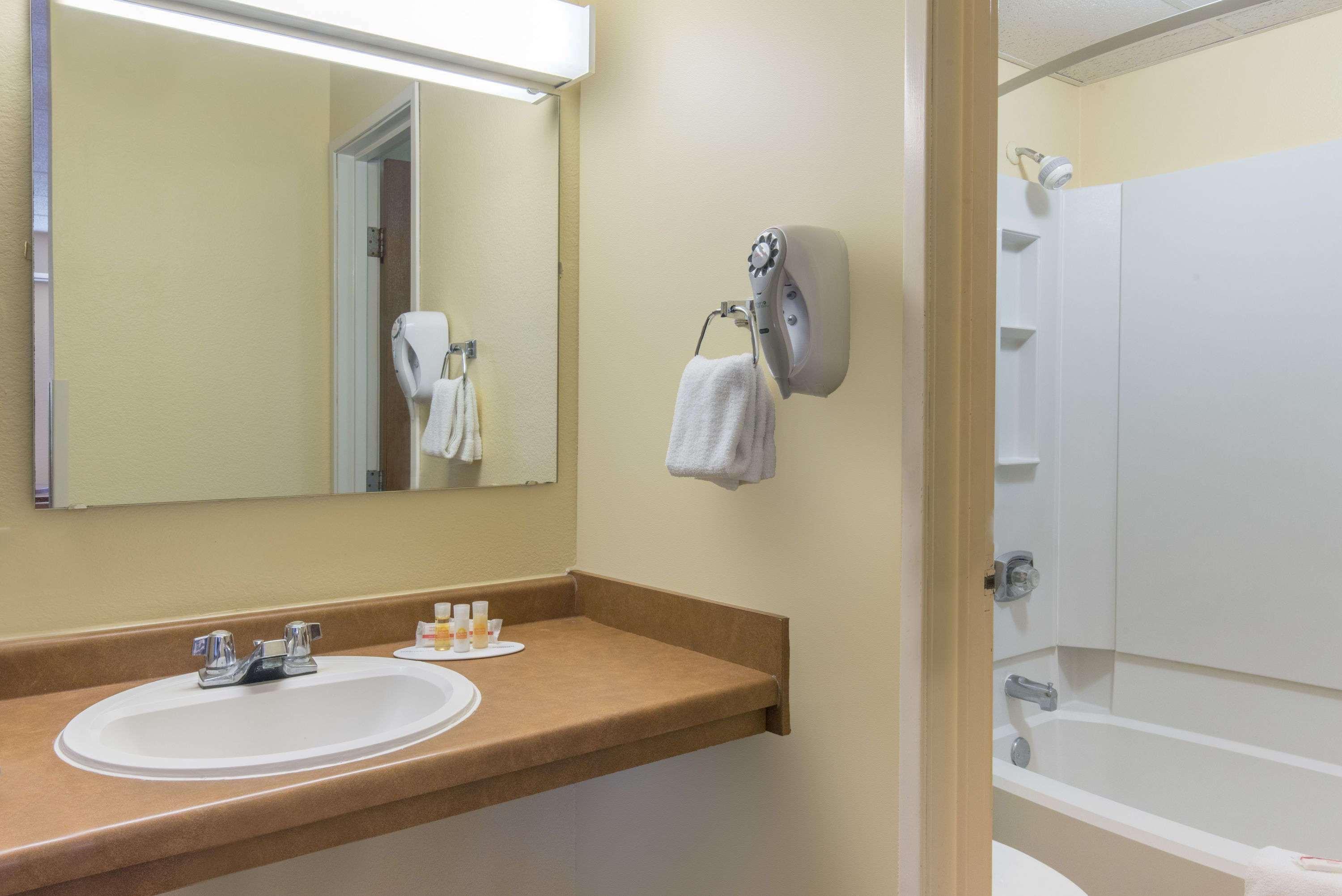 Hotel Days By Wyndham Minot